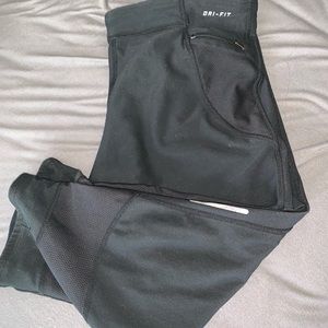 Nike cropped black leggings!